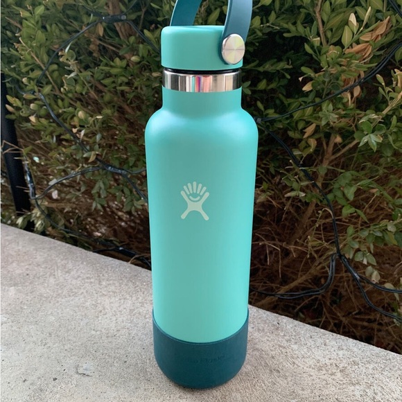 Hydro Flask Limited Edition Color: Macaw (Teal) 21 oz